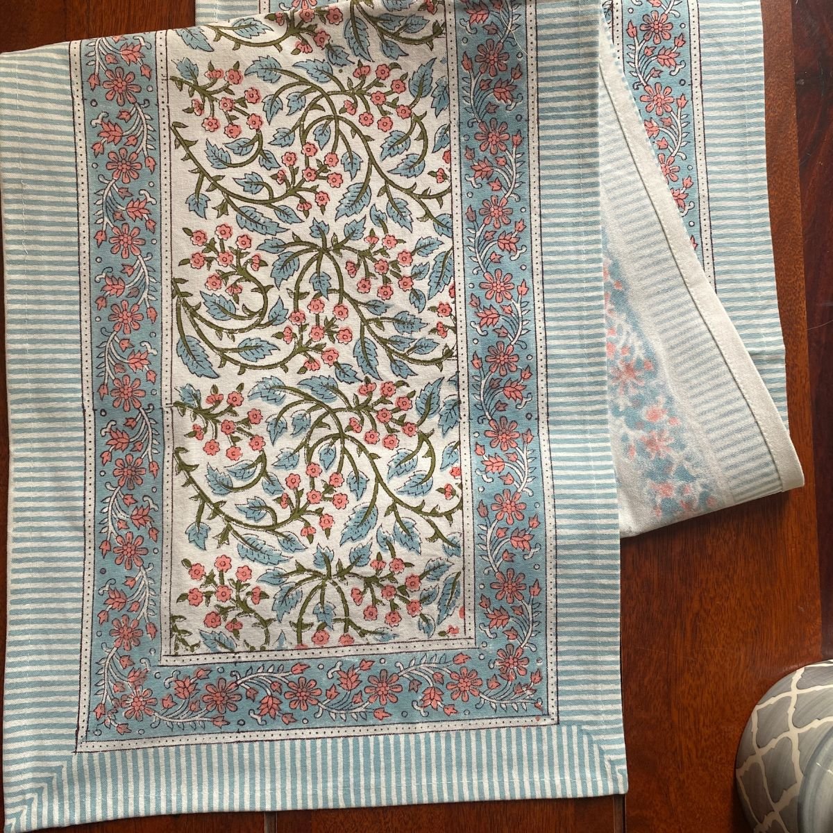 Bel Table Runner, 100% cotton, 13" x 72" - Coral Slub -